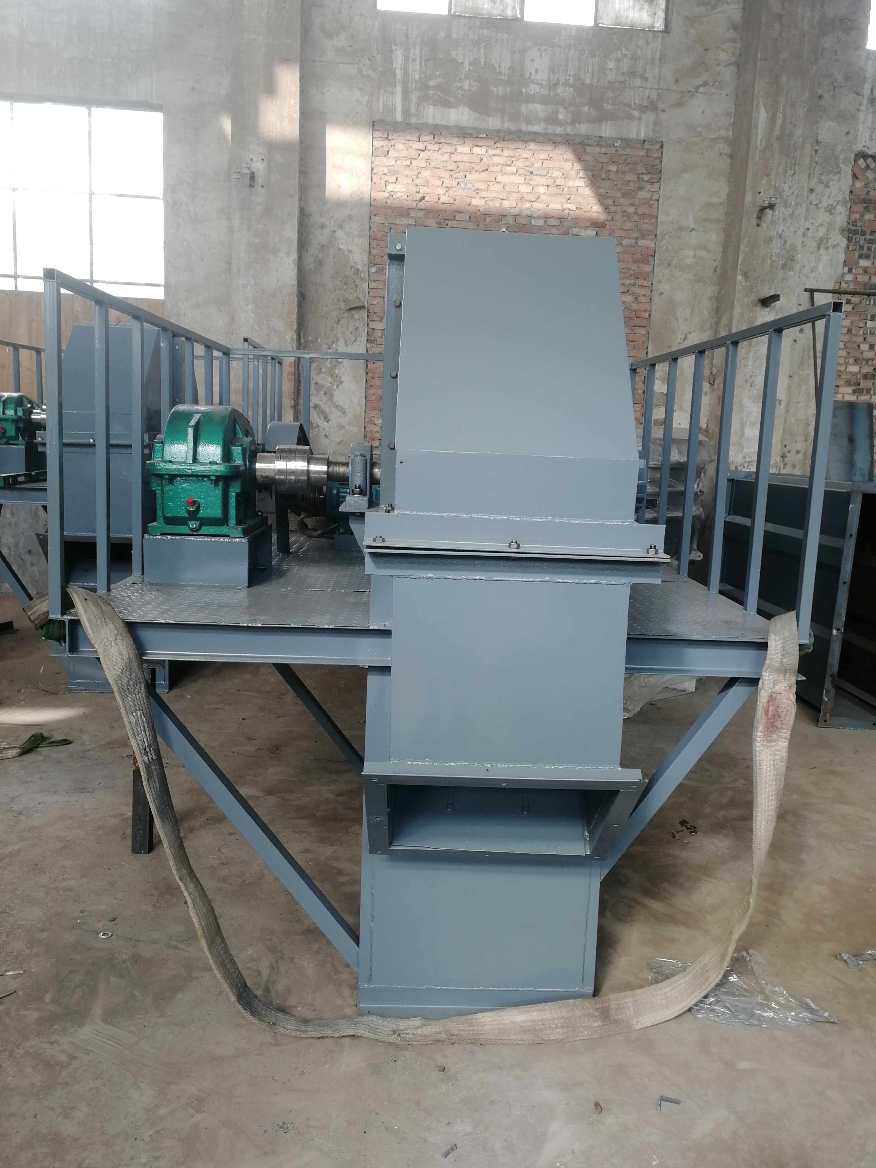 如何解決斗式提升機導線堵塞的問題(如何解決斗式提升機內(nèi)部風壓)